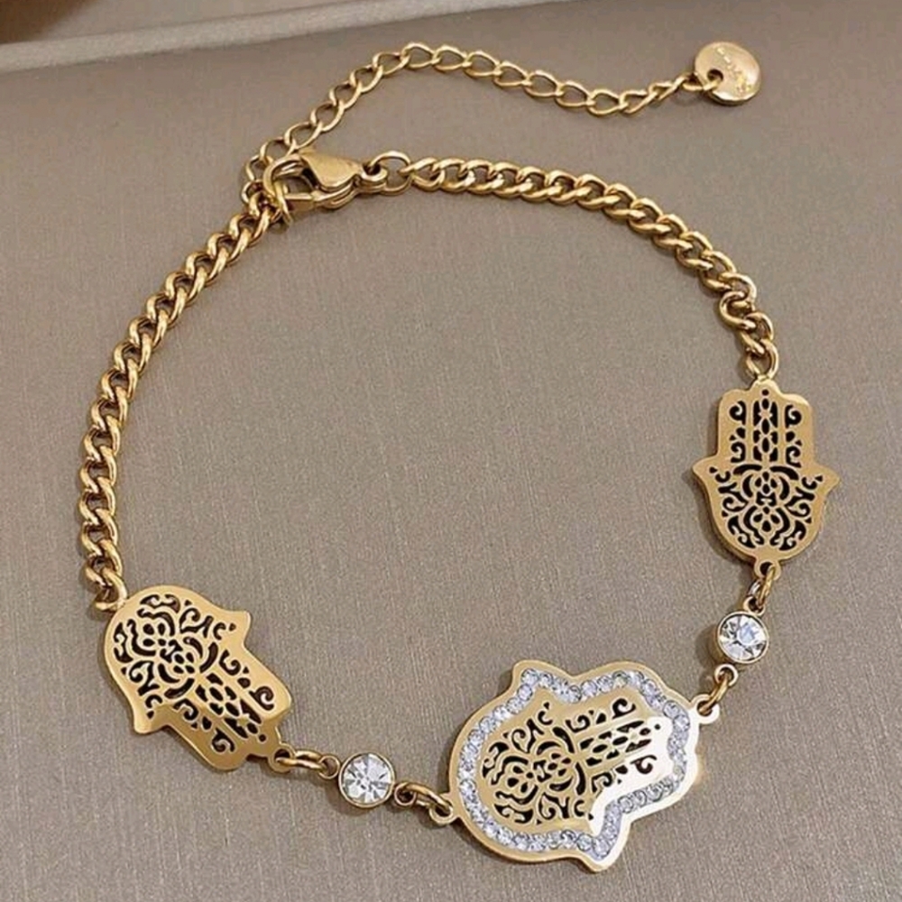 BRAND NEW ** Elegant Gold Hamsa Bracelet